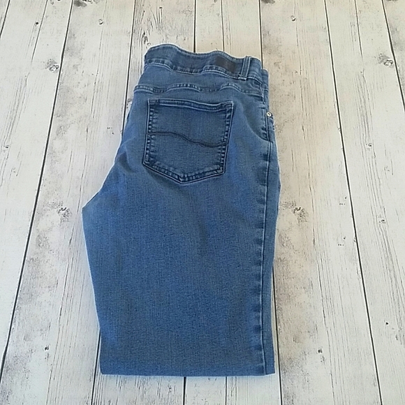Lee Denim - LEE modern Series Total Freedom Straight leg size 16 Petite Jeans